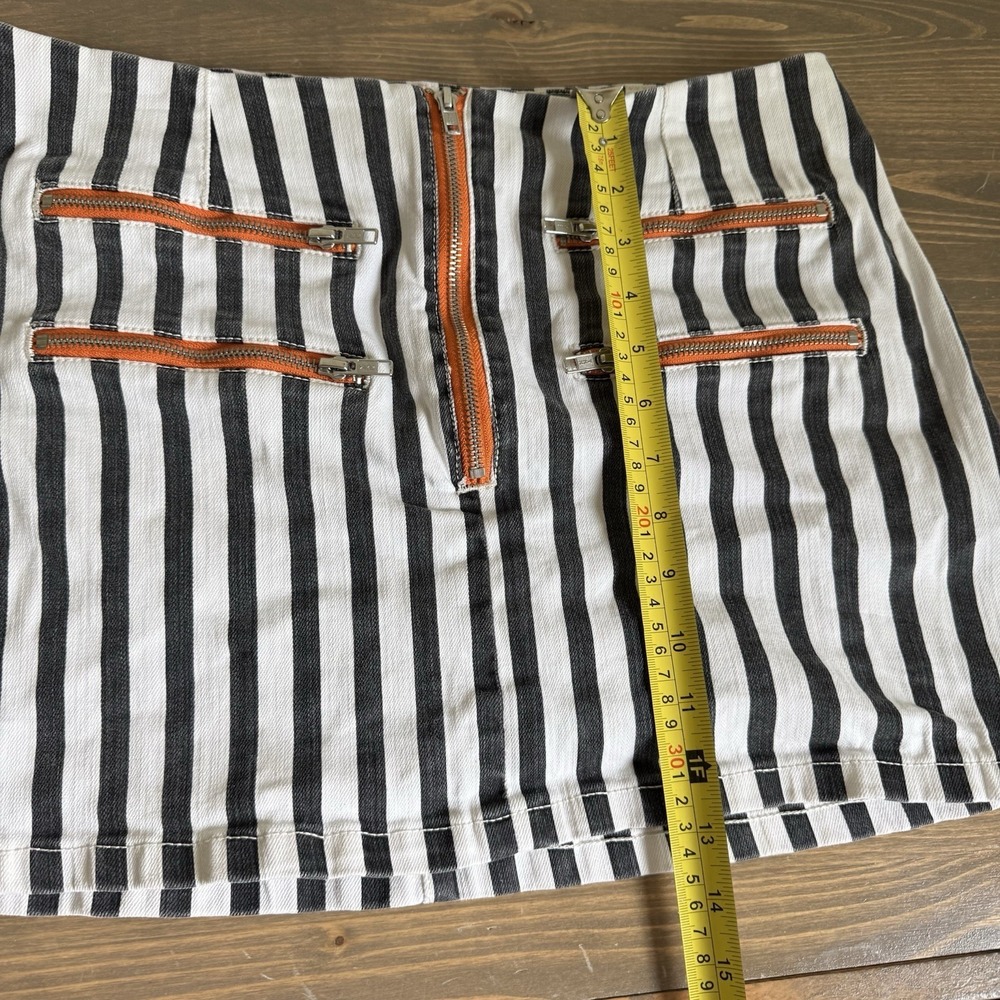 Urban Outfitters Womens Large Black White Stripe Zippers Mini Skirt Y2K Vibe - Picture 7 of 7